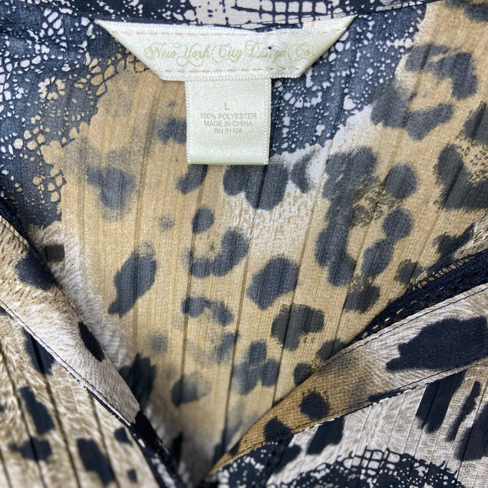 Tan and Black 3/4 Sleeve Buttoned Blouse with Notched Collar - Picture 7 of 9